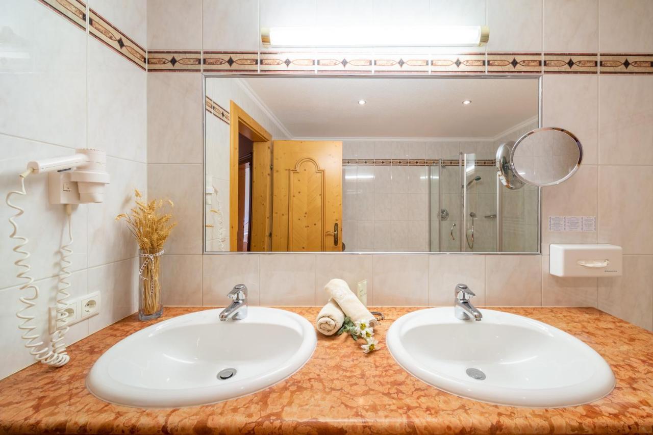 Biohotel Rastbichlhof Neustift im Stubaital Exteriör bild