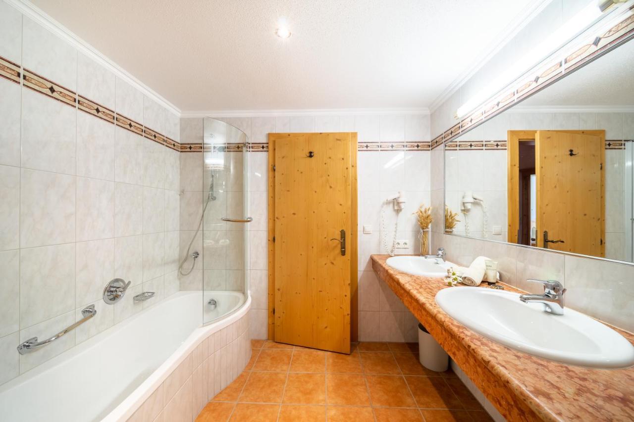 Biohotel Rastbichlhof Neustift im Stubaital Exteriör bild