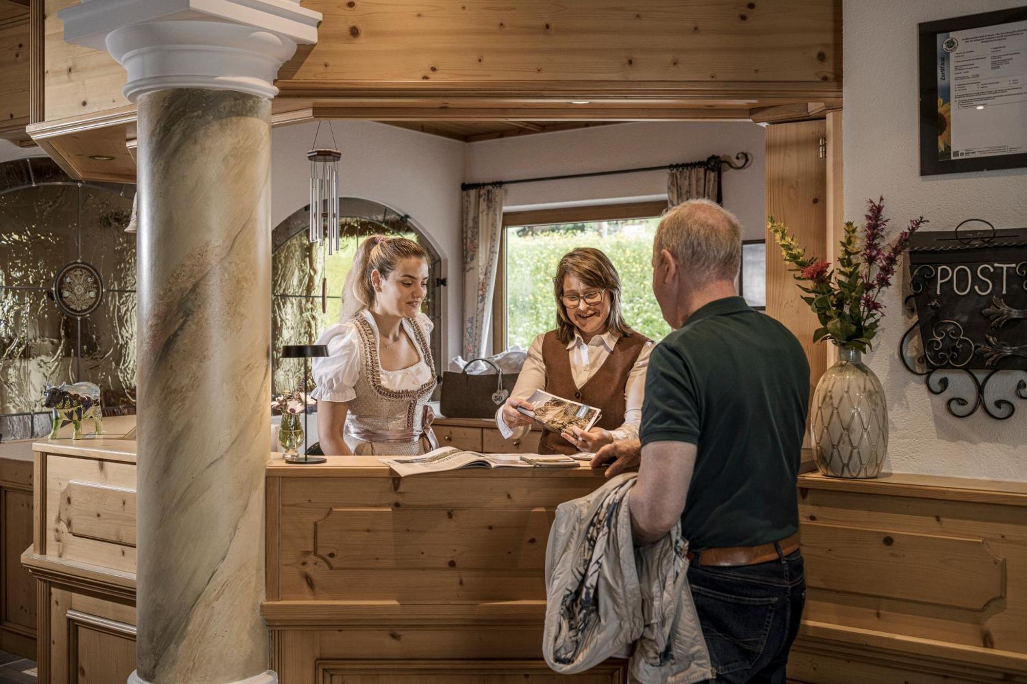 Biohotel Rastbichlhof Neustift im Stubaital Exteriör bild